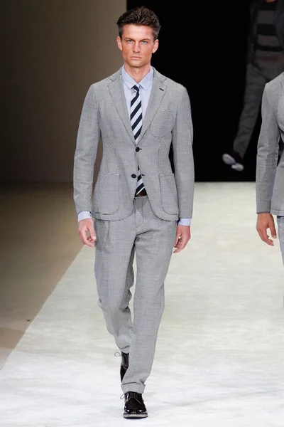 Look 11